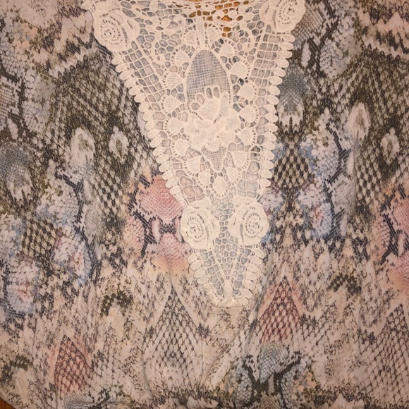 Crochet detail top - Picture 6 of 7